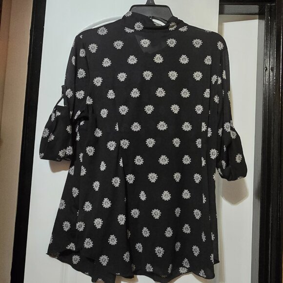 Style & Co. Women's Black & White Floral Button-Up Blouse Size Large (Petite) - Picture 6 of 7